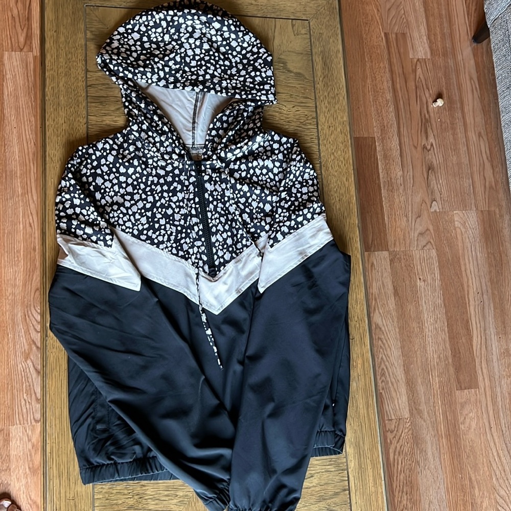 Jessica Simpson leopard windbreaker